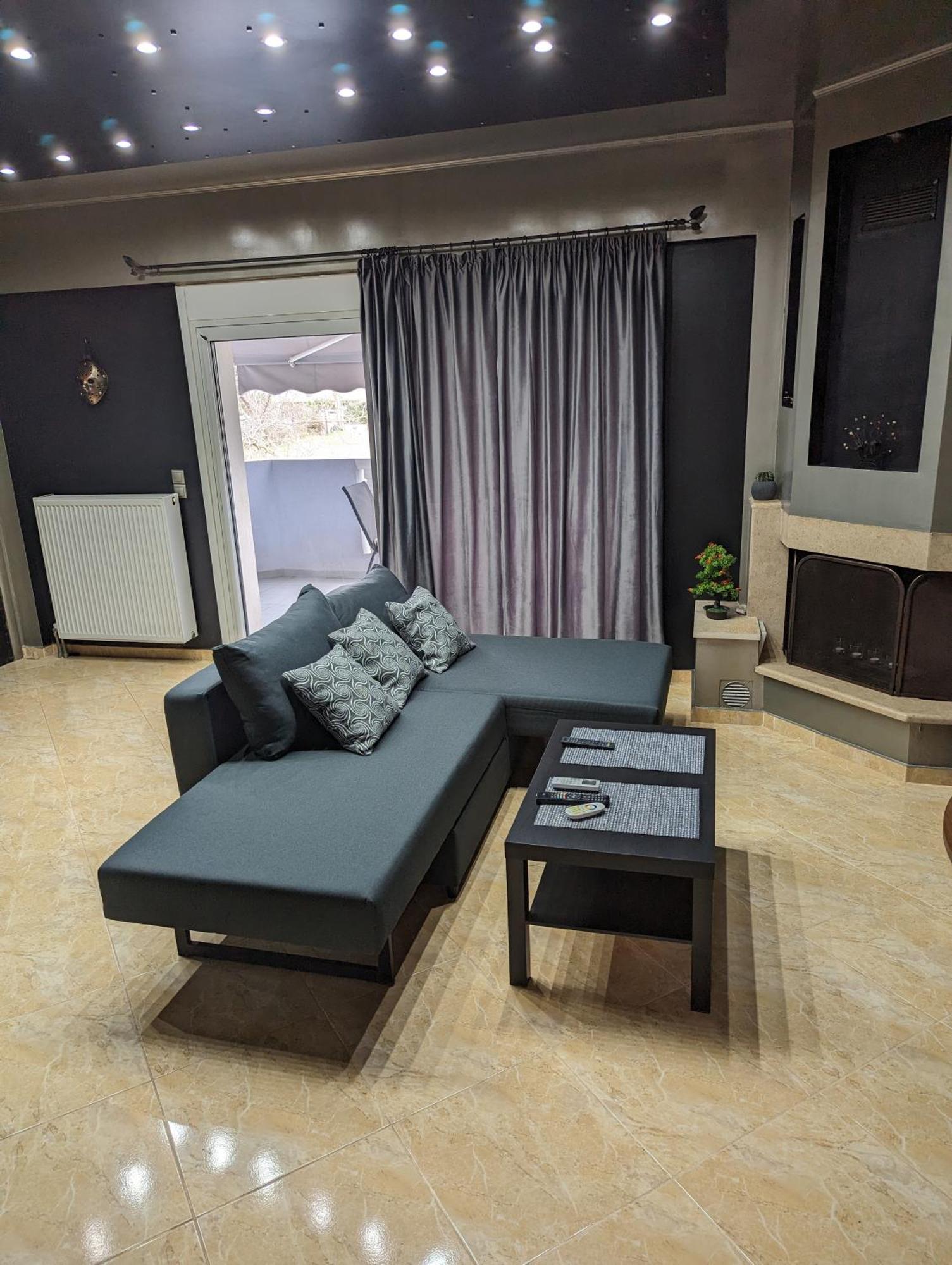 Modern Quiet Luxury Apartment Patra Exteriör bild